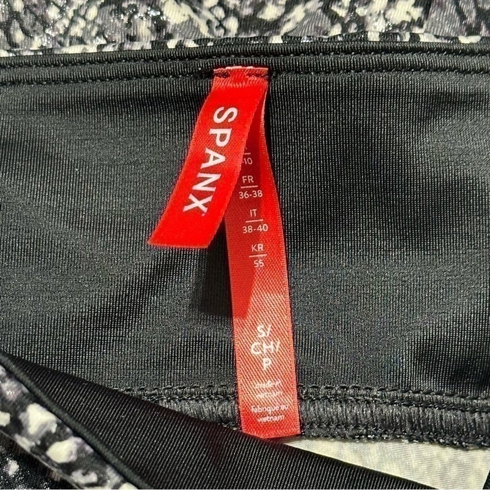 SPANX NWT Women’s Size S Grey Snake Faux Leather Shine High Rise Leggings - Picture 7 of 11